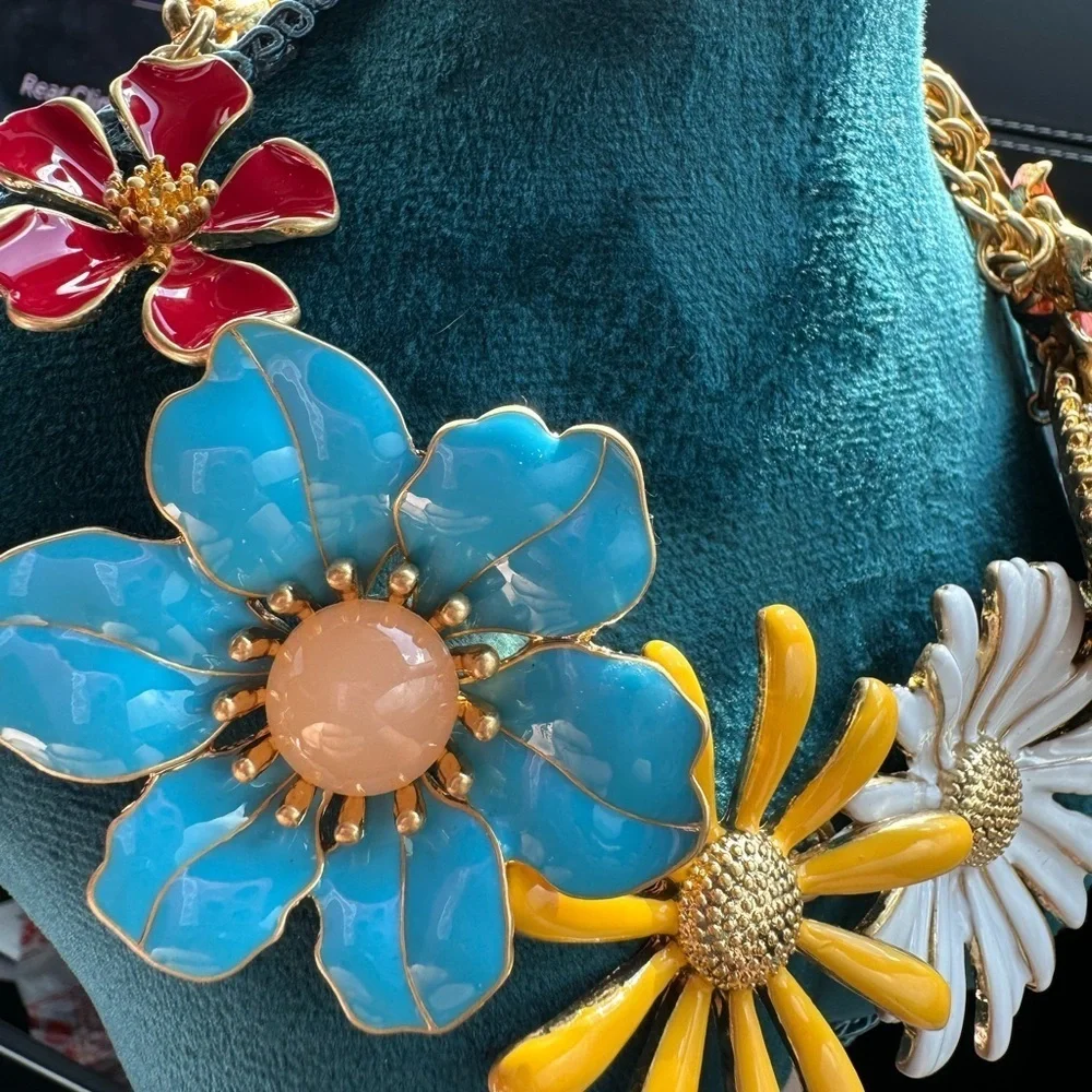 Oscar De La Renta Flower Necklace
